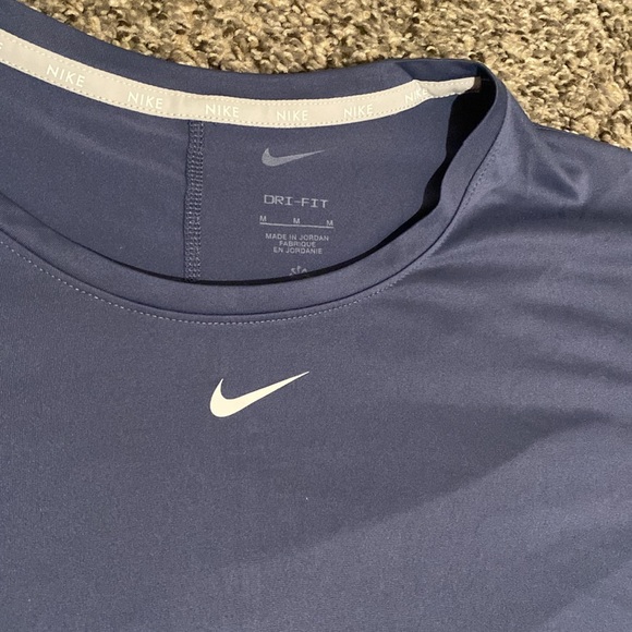 Nike Women’s Dri-Fit Short Sleeve - Picture 2 of 6
